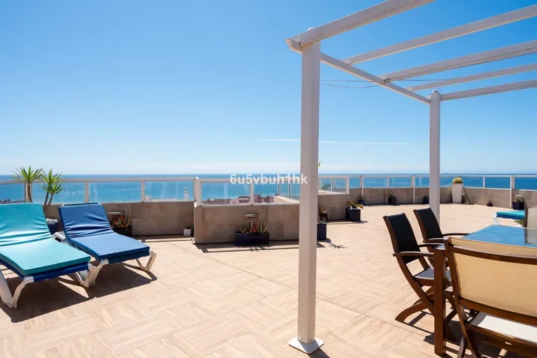Sea-view penthouse with 110m² terrace