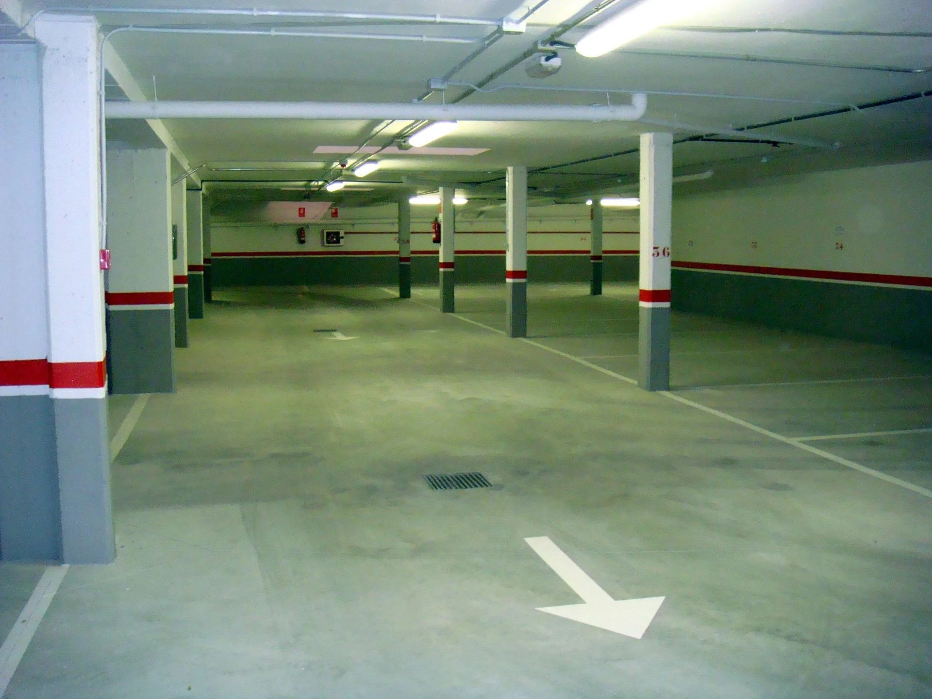 Spacious Teatinos garage, 12.5 m²