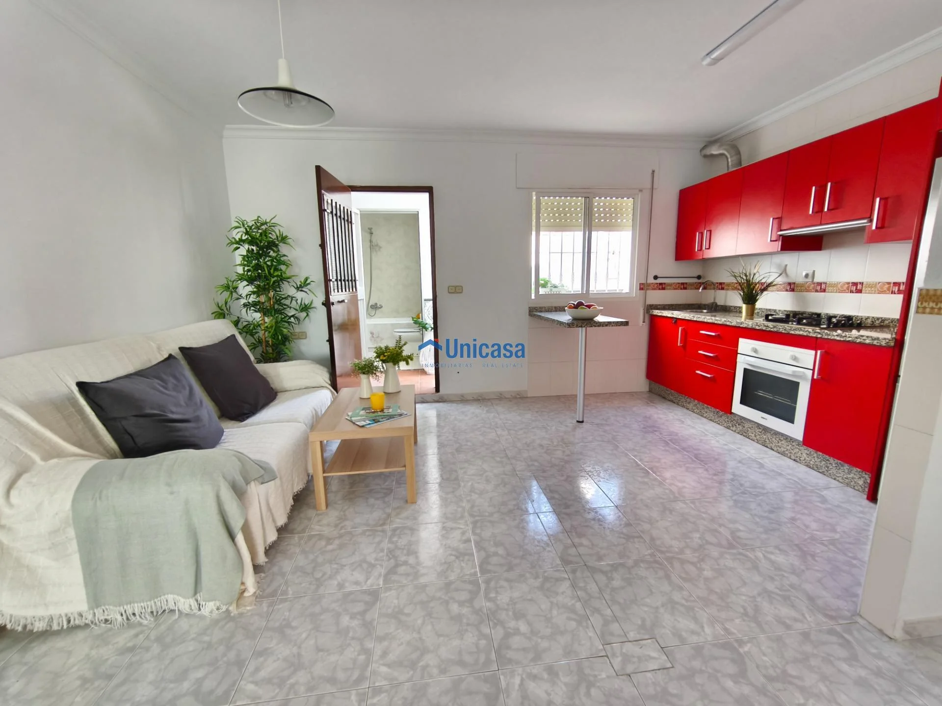 Bright Málaga flat with private solarium