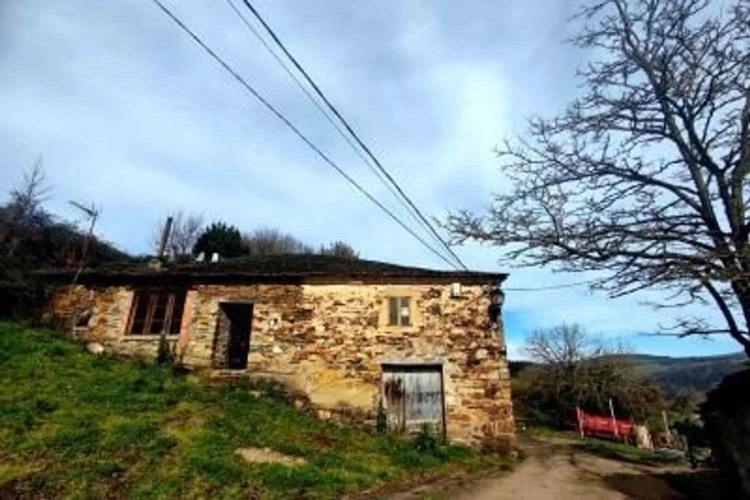 Rural stone house with tourism potential