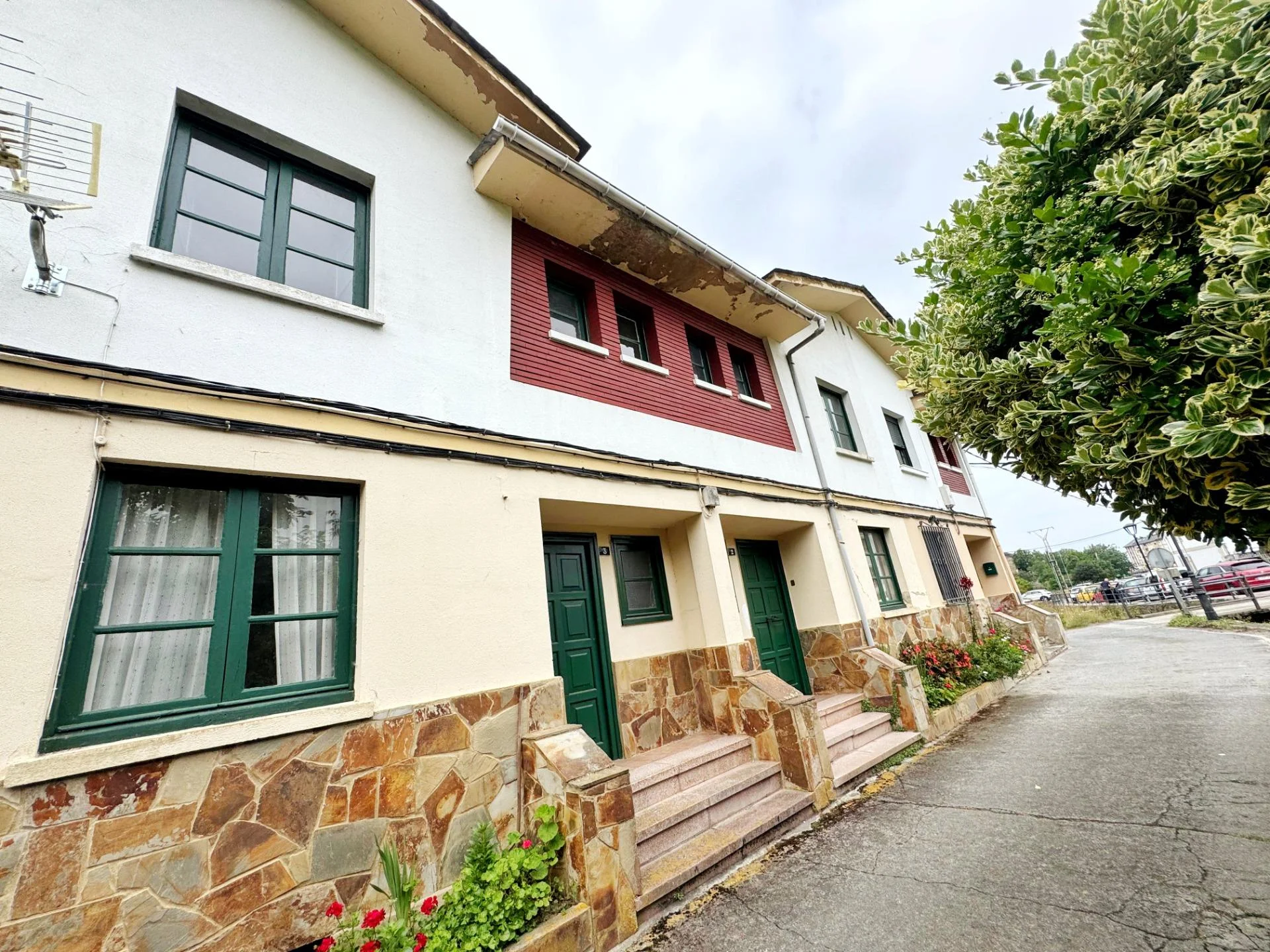 Large two-home property in Vegadeo