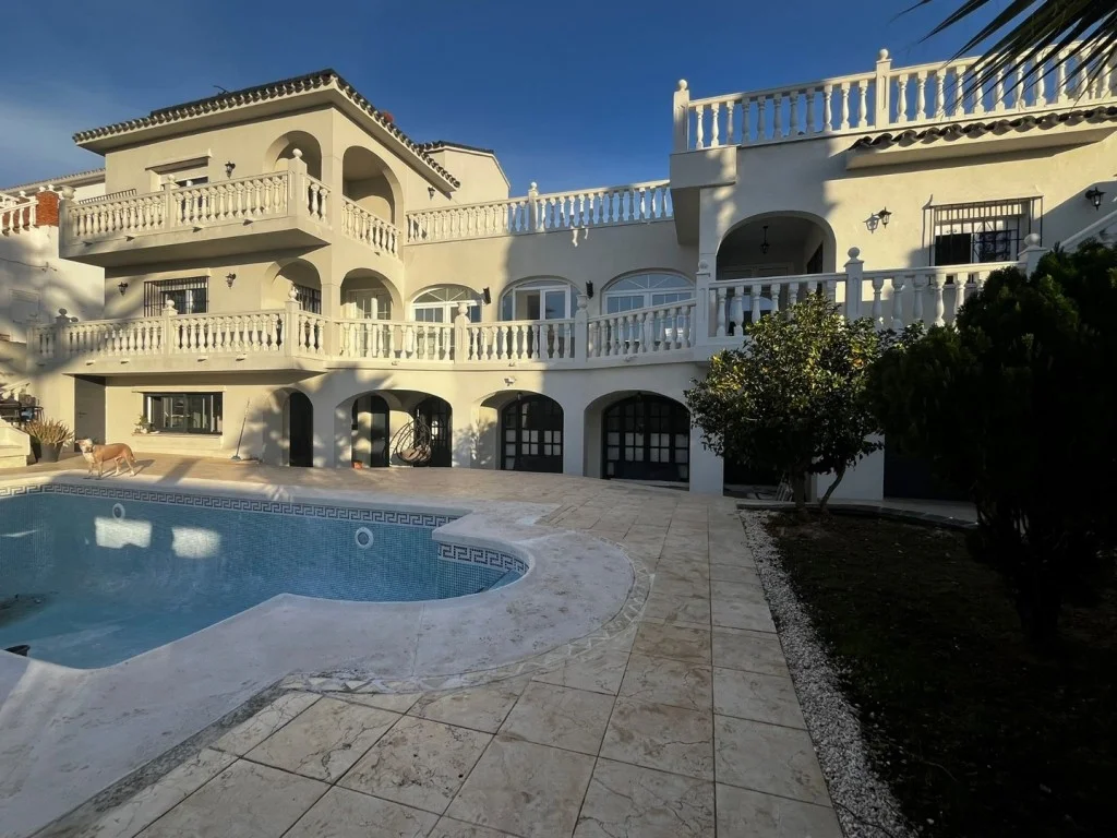 Villa reformada en Las Farolas, 5 dormitorios