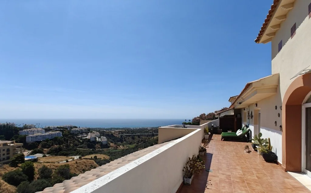 South-facing penthouse with sea views