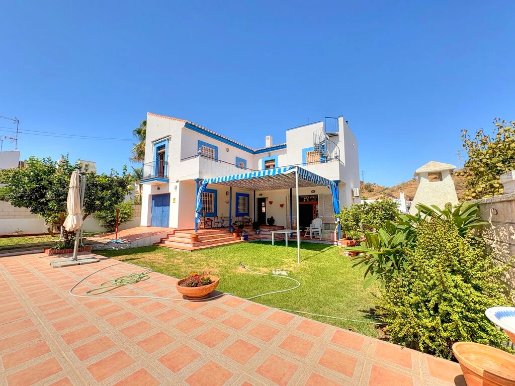 Detached villa near beach, 4 bedrooms