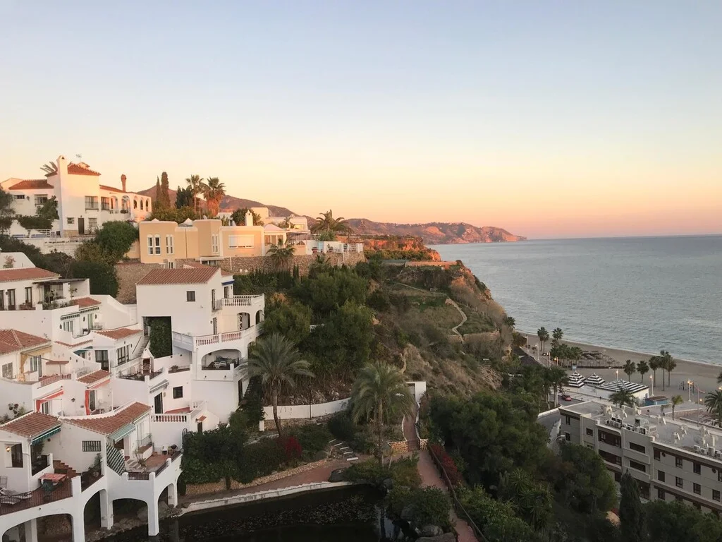 Refurbished Nerja apartment with sea views