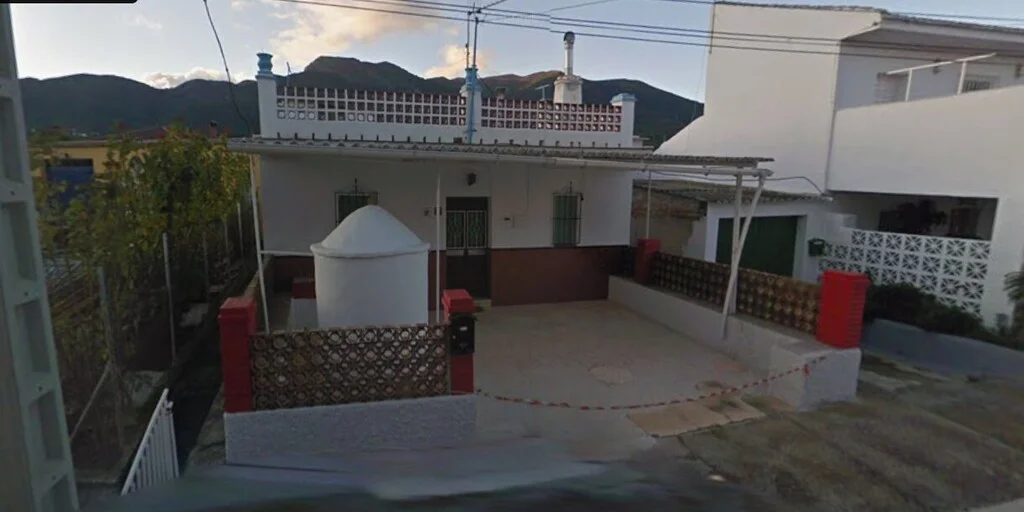 Villa with pool and expansion potential