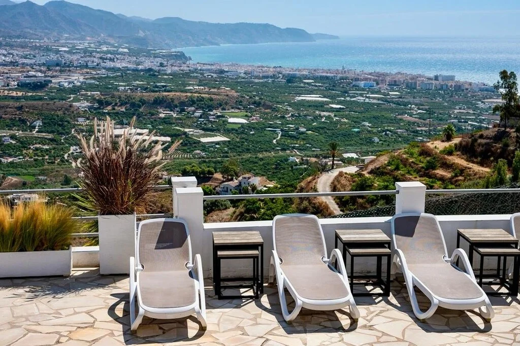Rural Nerja complex, 13-bedroom rental potential