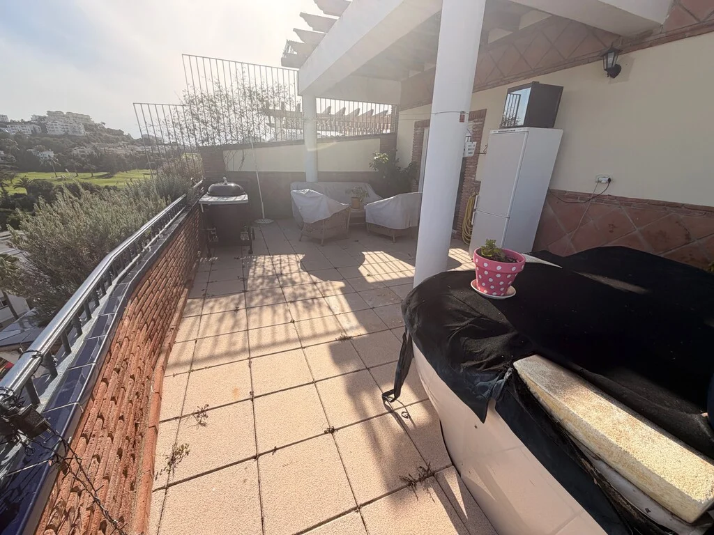 Sea-view penthouse with 130 m² terrace