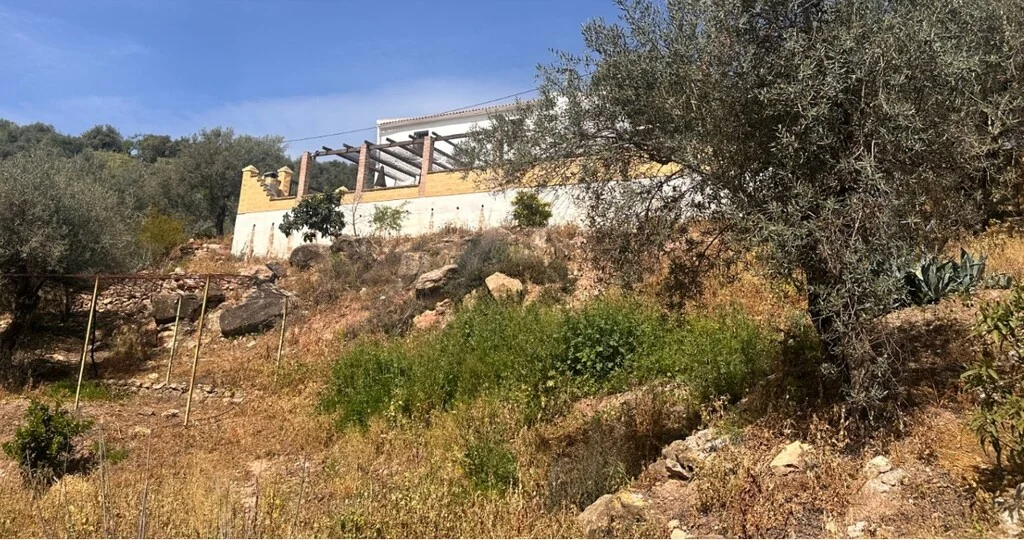 Renovated finca with waterfalls near Almogía