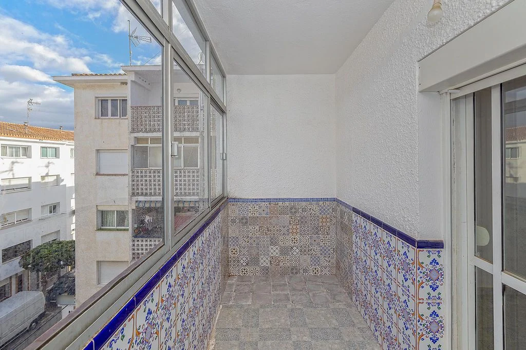 Three-bedroom coastal flat near beach