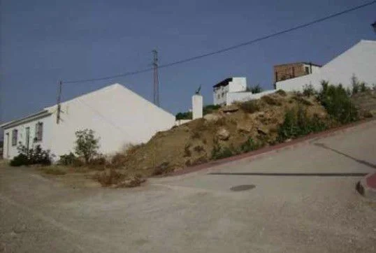 Solar urbano residencial cerca del pueblo