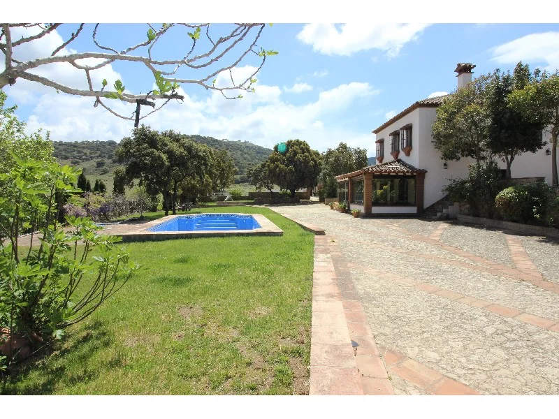 Country house with equestrian facilities