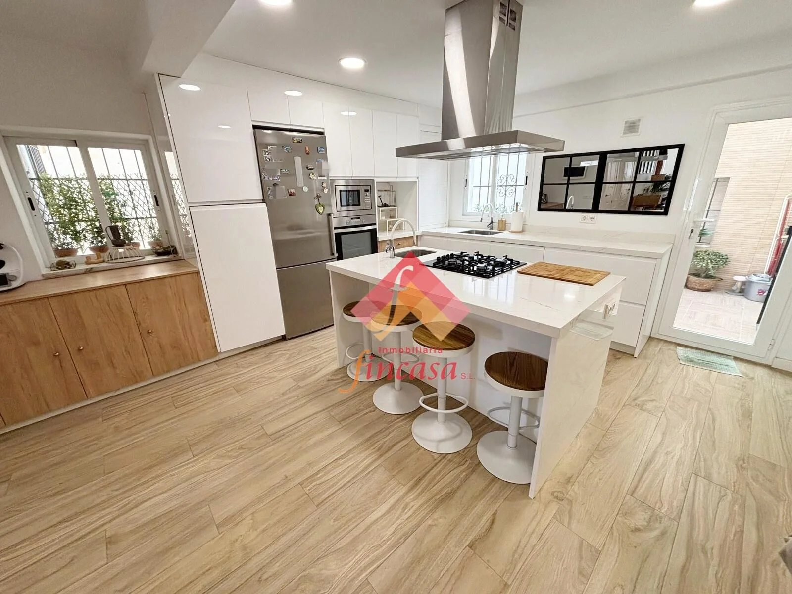 Reformed central house, 203 m²