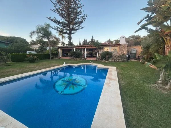 Detached villa near Marbella beach