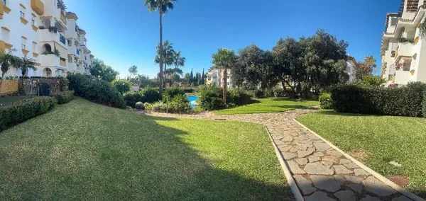 Bajo en Marbella con jardín privado