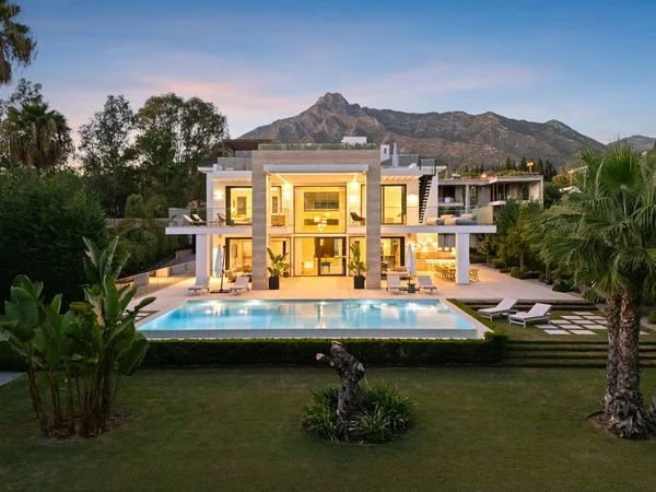 Luxury Marbella villa with six bedrooms