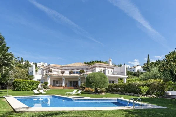 Andalusian villa in Paraíso, 6 bedrooms