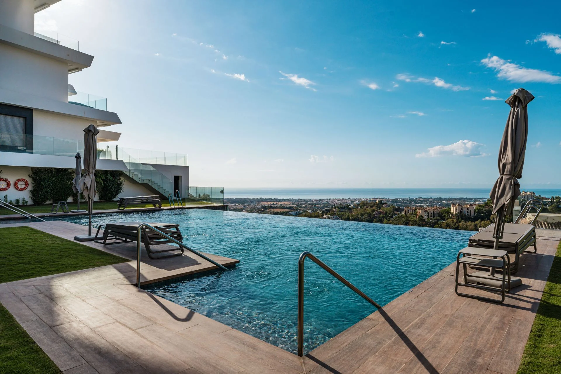 Contemporary Marbella apartment, 3 bedrooms