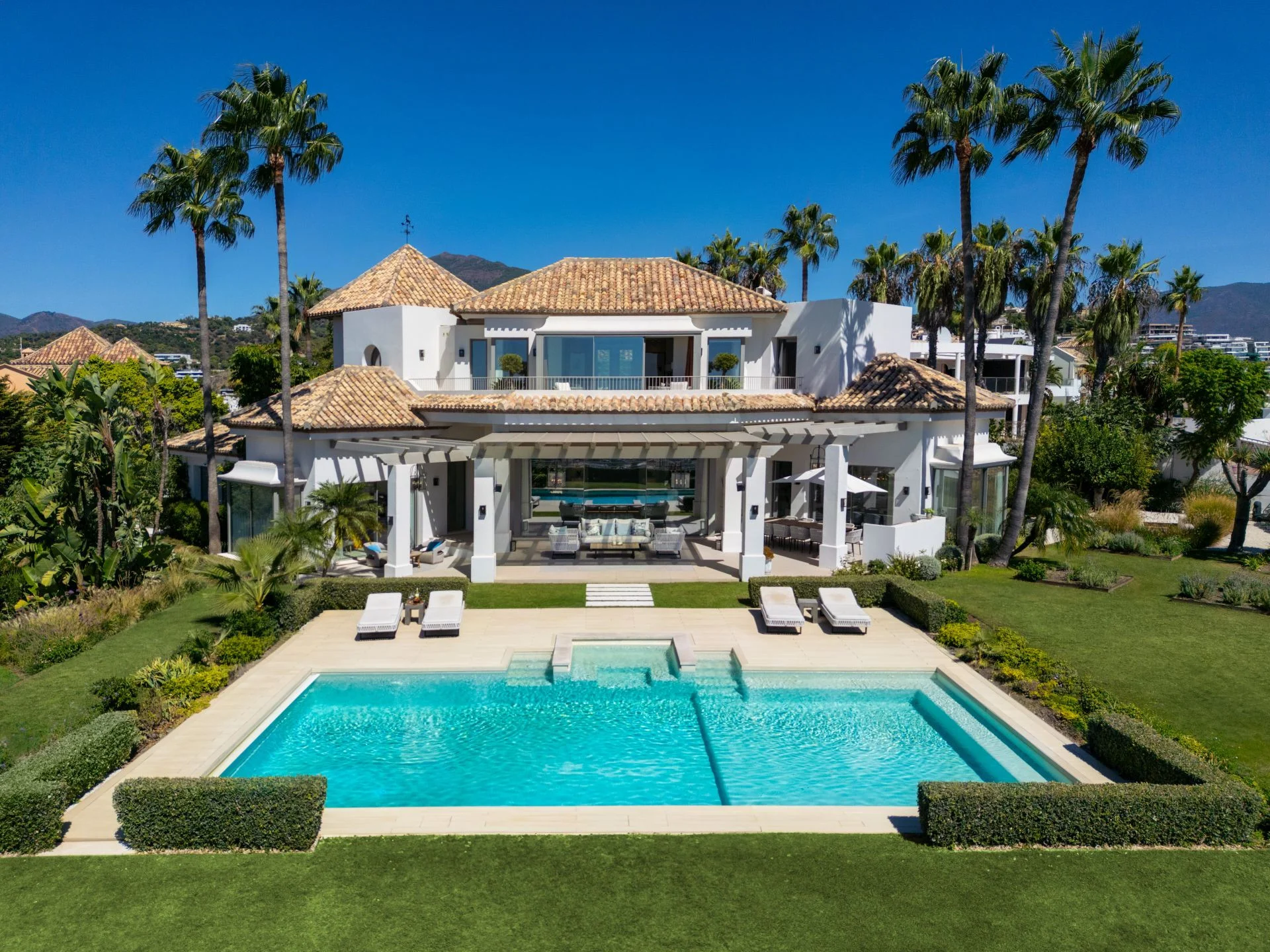 Renovated Marbella villa, 7-bedroom privacy