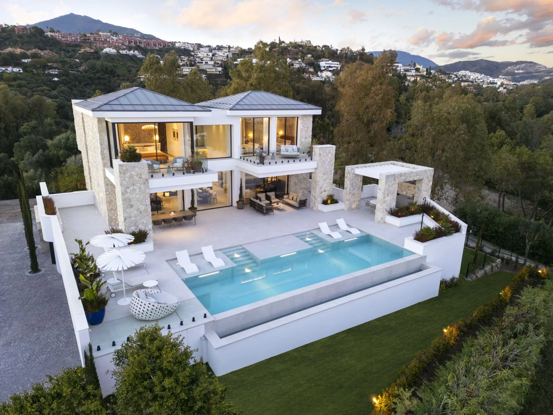 New villa in La Quinta, 5 bedrooms