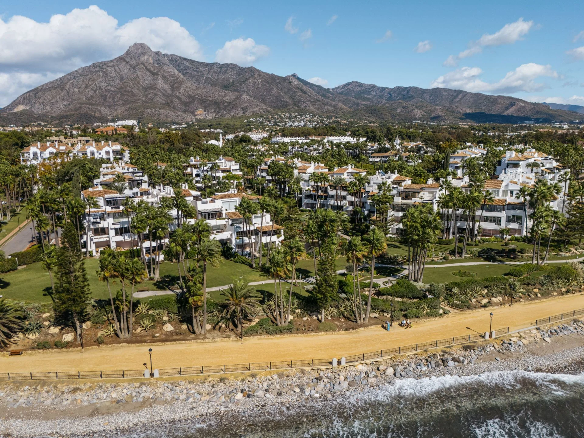 Renovated Marbella apartment, 3 bedrooms, terrace