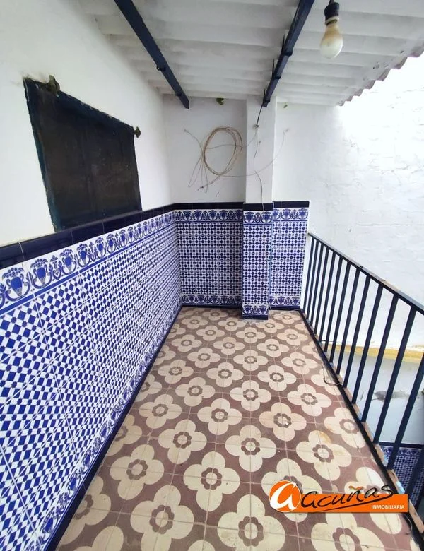 Spacious five-bedroom townhouse in Alameda