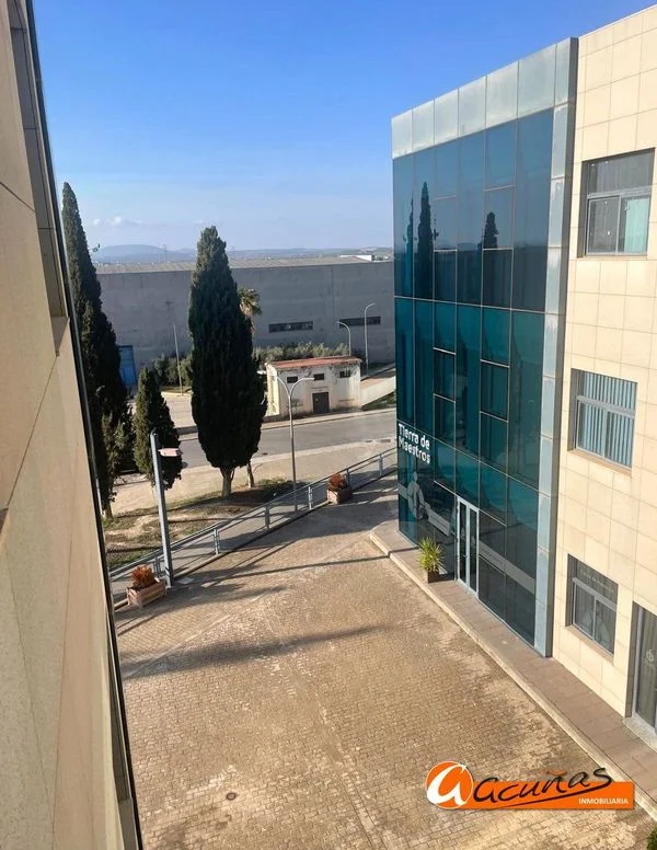 Oficina con dos plazas de aparcamiento