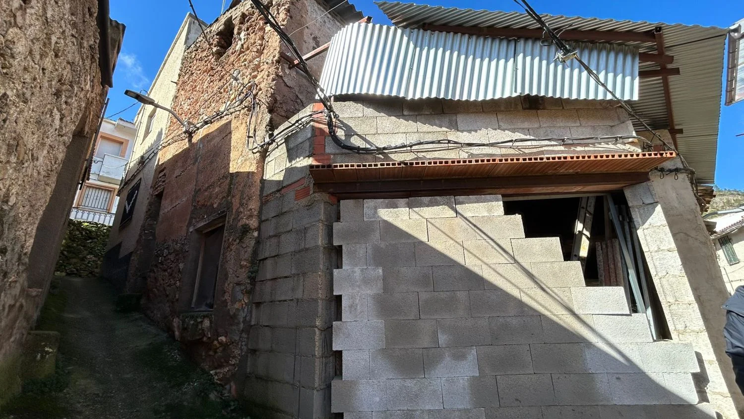 Central Molinicos house to renovate