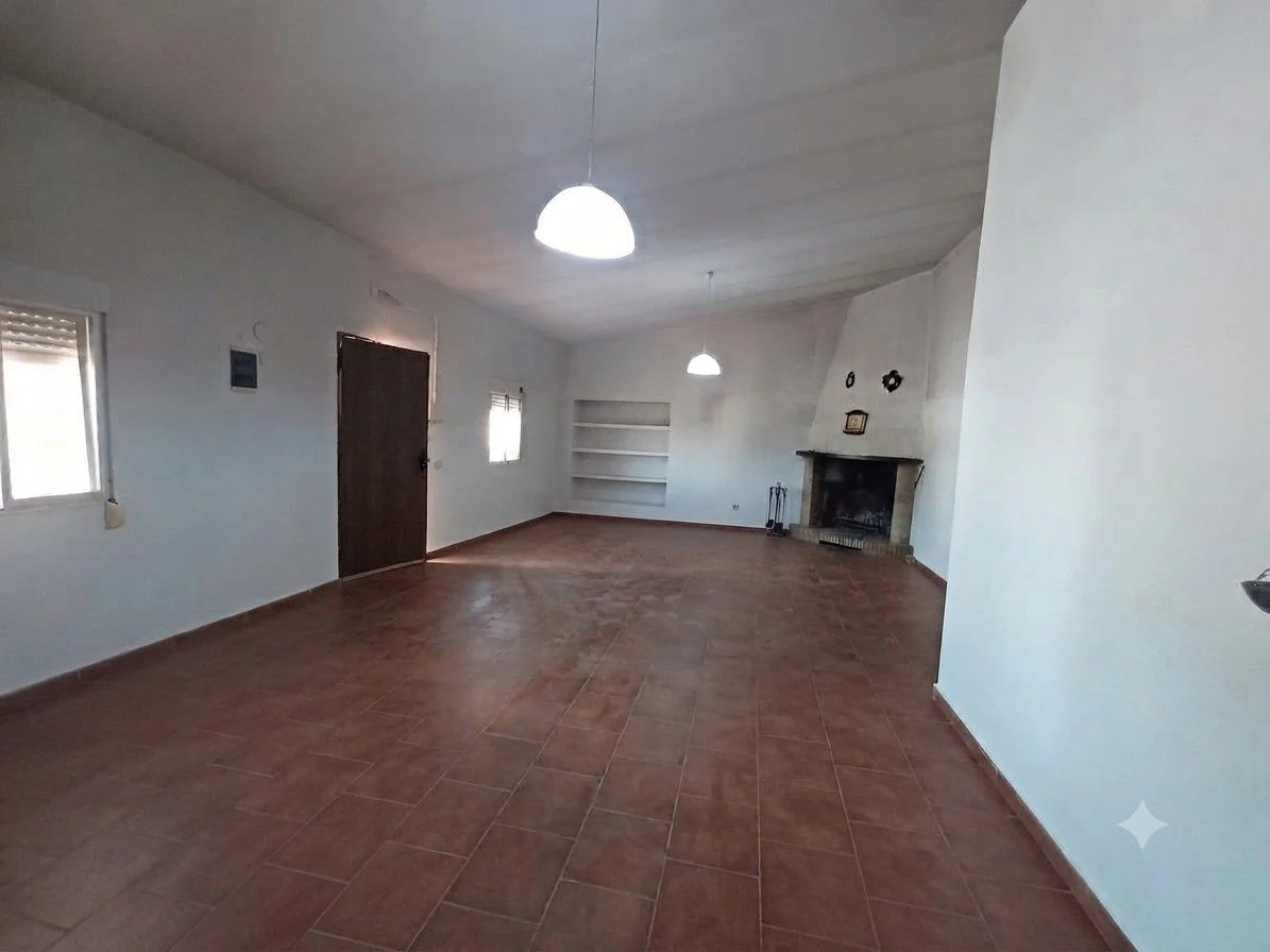 Chalet rural con almendros