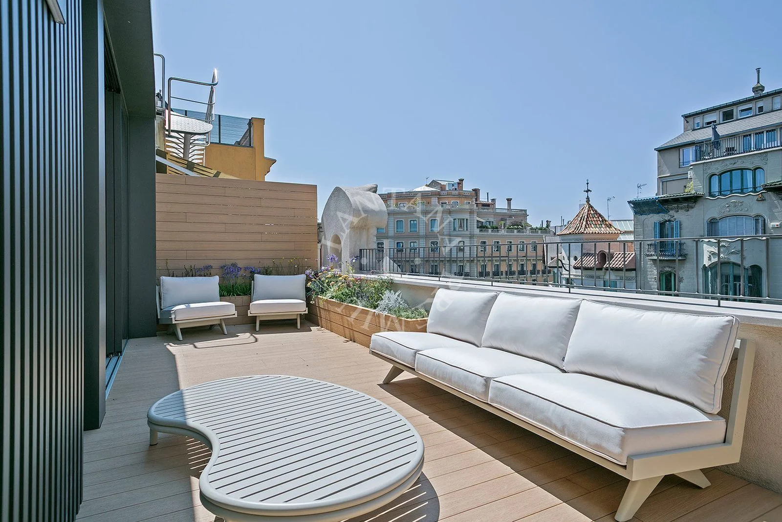 Ático dúplex reformado en Eixample, 3 dormitorios