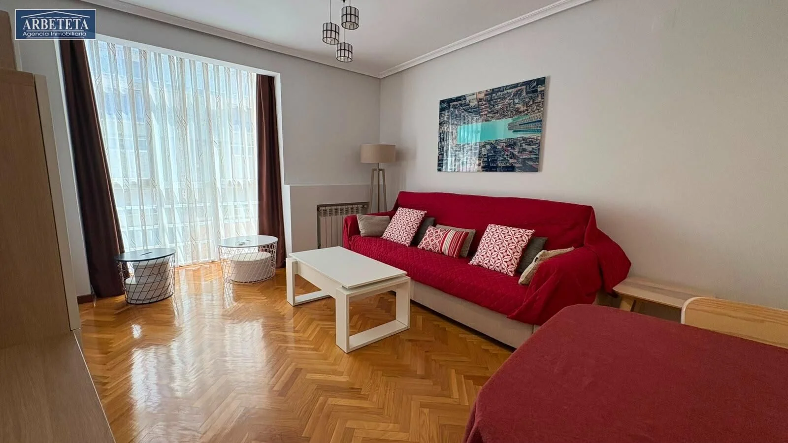 One-bedroom historic-centre apartment with garage