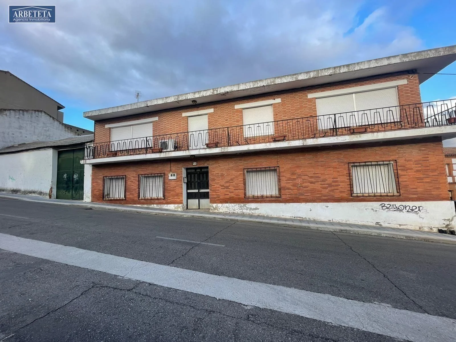 Edificio céntrico en Cabanillas, 1.167 m² para reformar