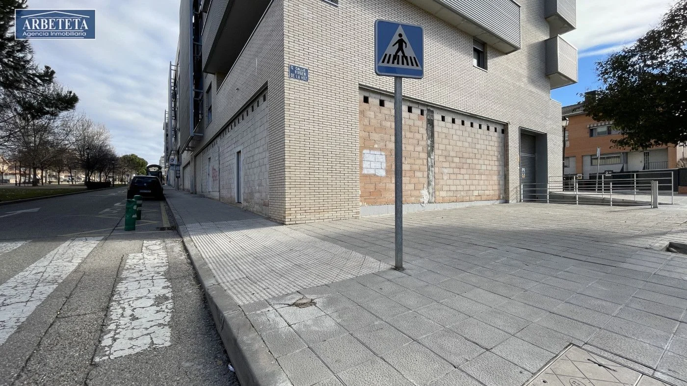 Raw commercial unit in Guadalajara, 100 m²