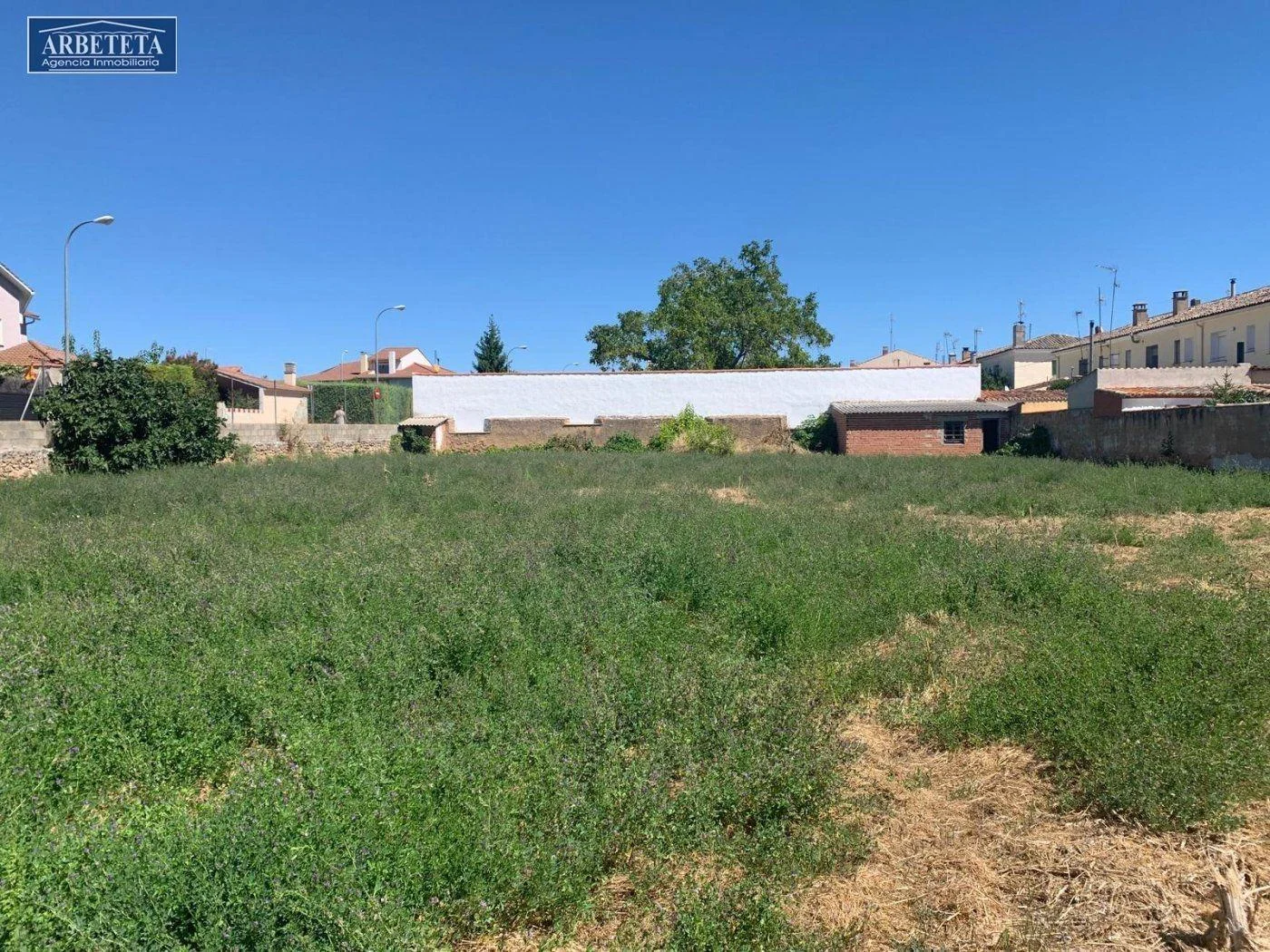 Urban Cifuentes plot with services