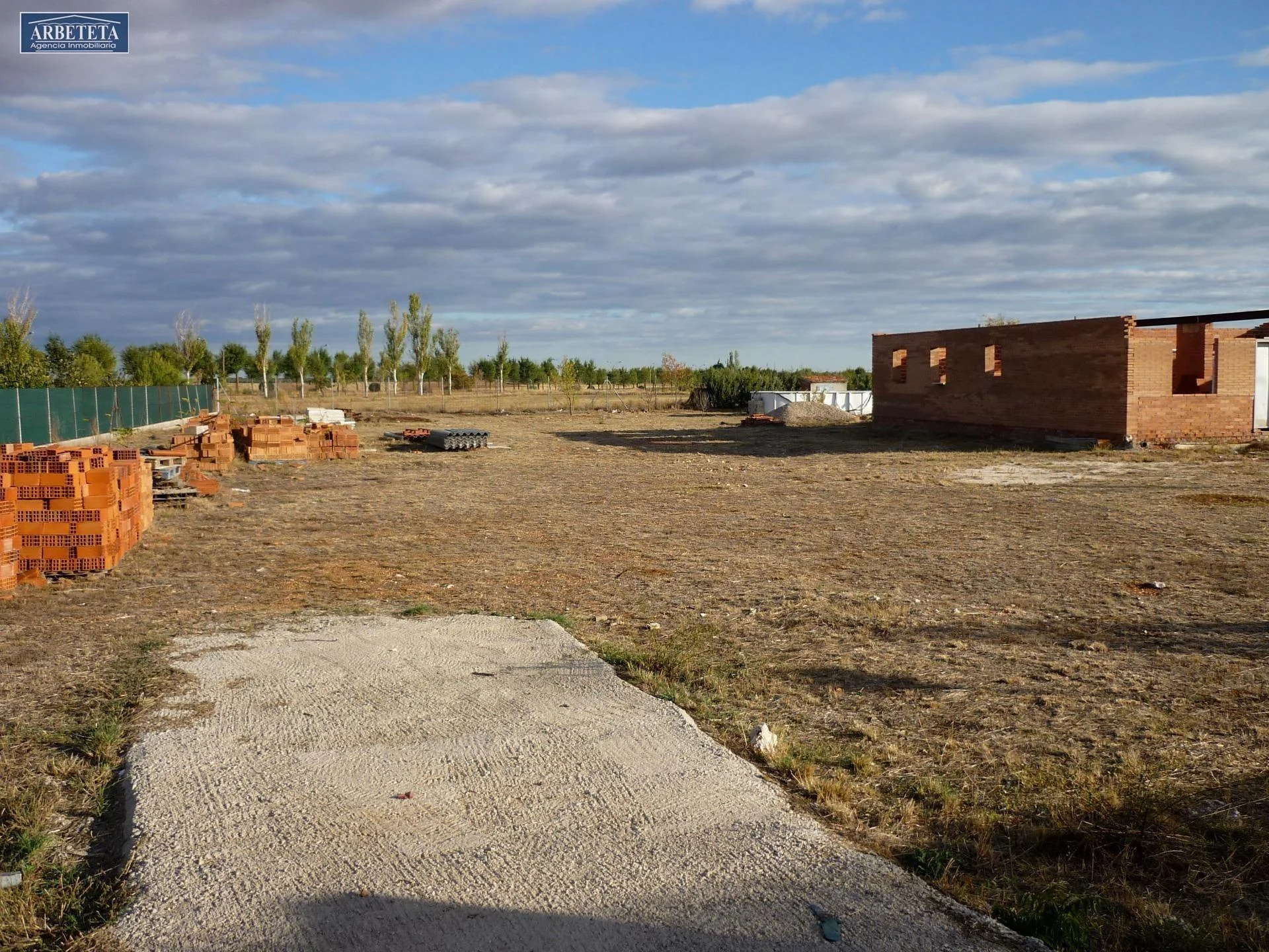 Urban Trijueque plot with housing project