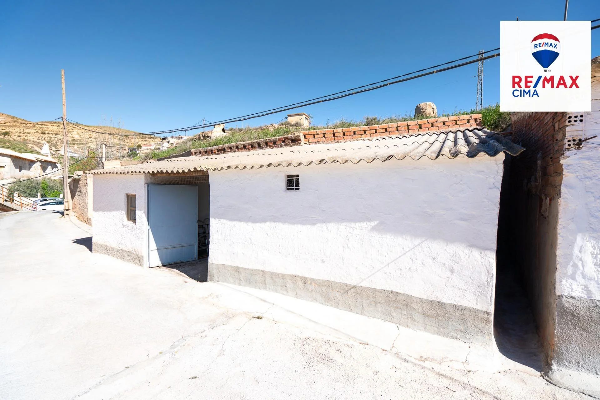 Two-cave reform project in Zújar