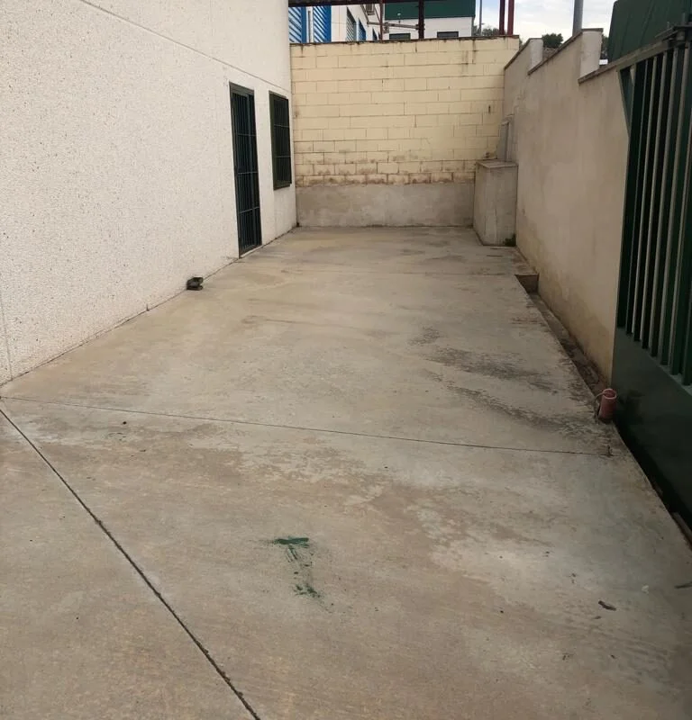 Industrial warehouse in Cobeña, 358 m²