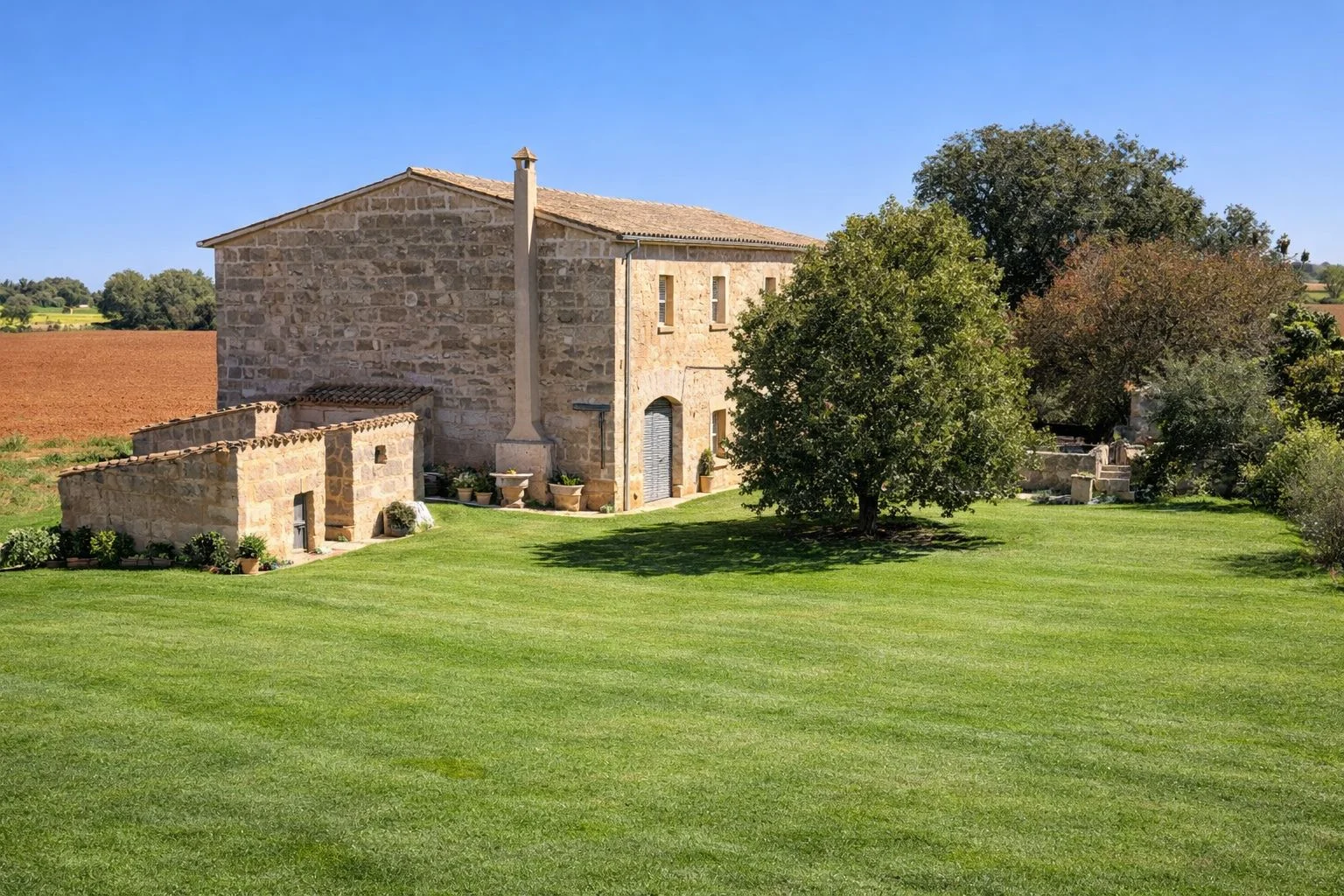 Renovated Mallorcan finca, 7 bedrooms