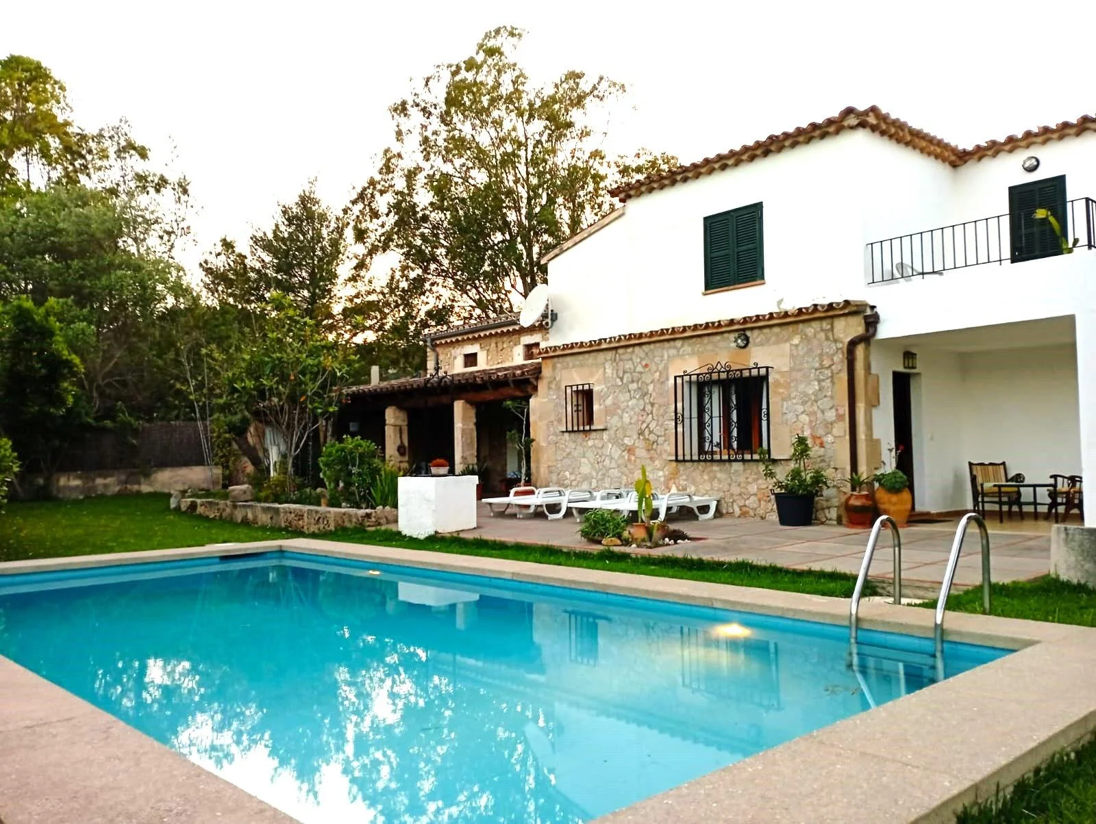 Rural finca with six-place licence