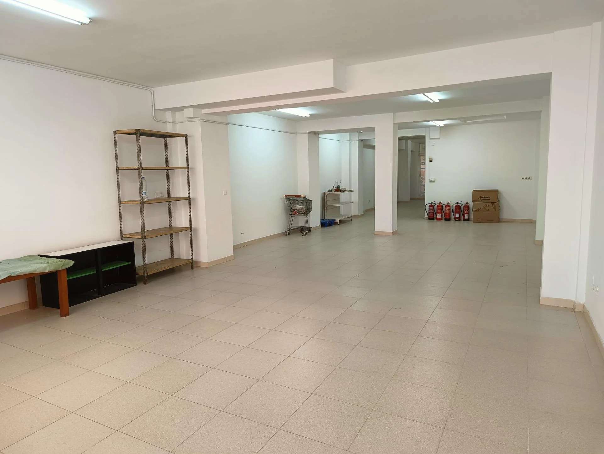 Commercial unit in S’Arenal, 137 m²