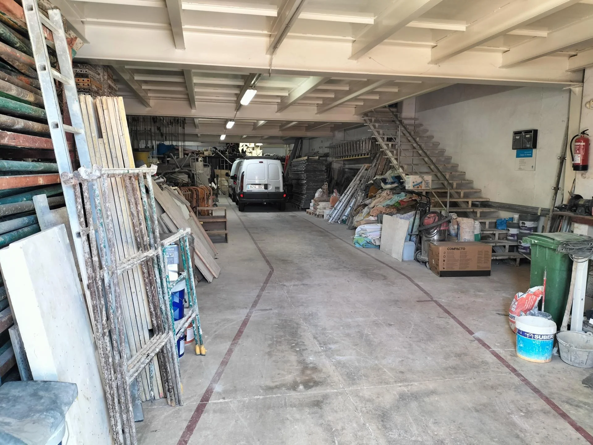 Nave industrial de dos plantas, 400 m²