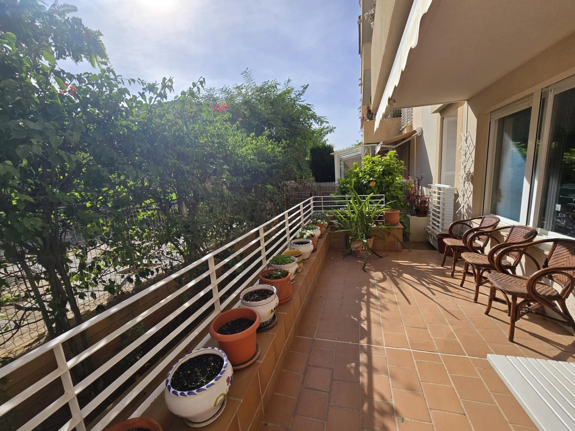 Piso en planta baja con dos jardines privados