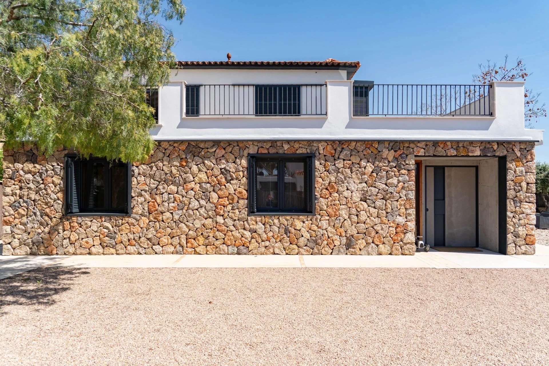 Villa with two independent homes