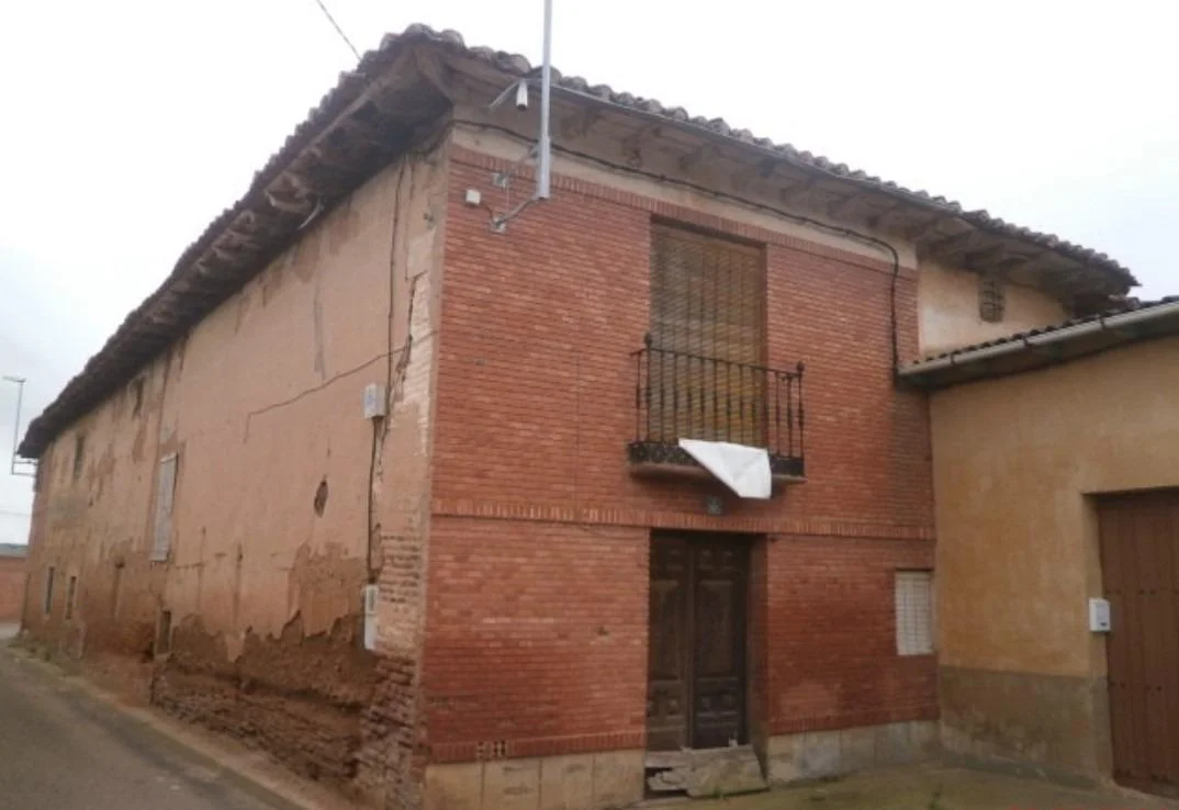 Large renovation house with land