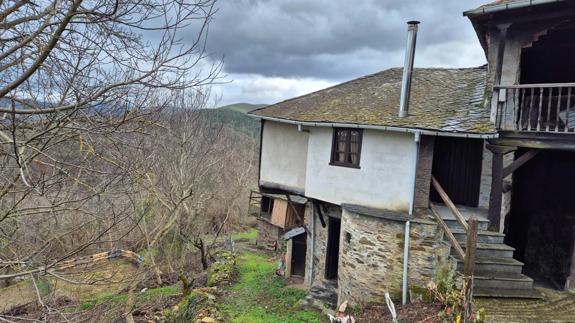 Renovated Ozuela house with garden