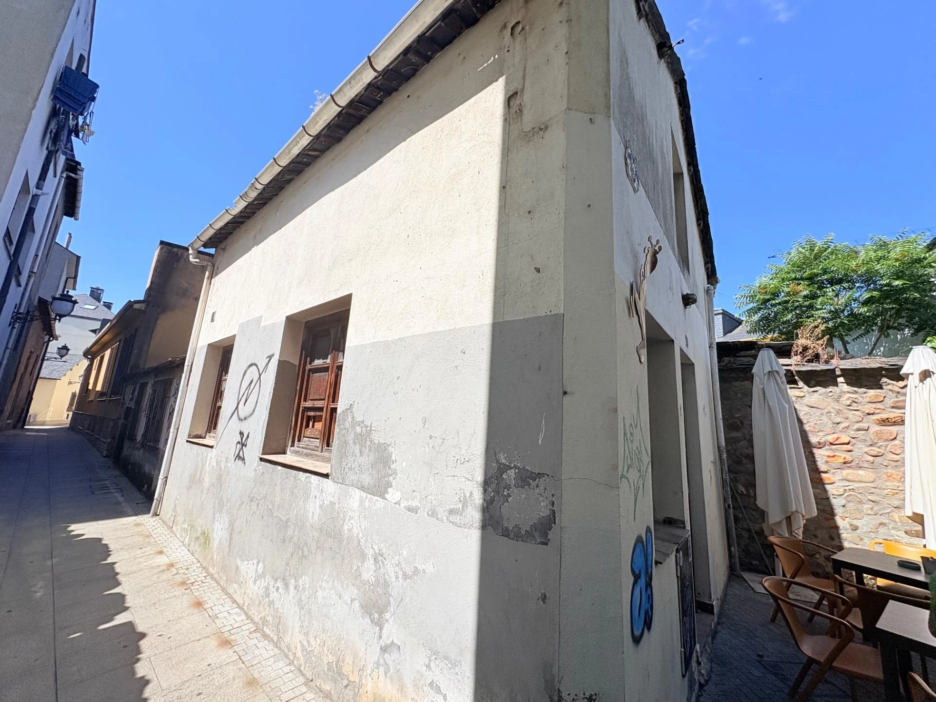 Historic Ponferrada houses for renovation