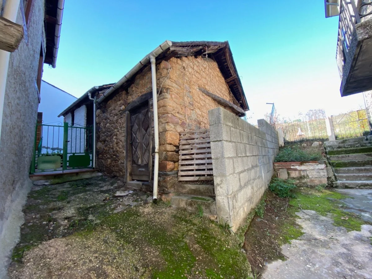 Reform house with attached land