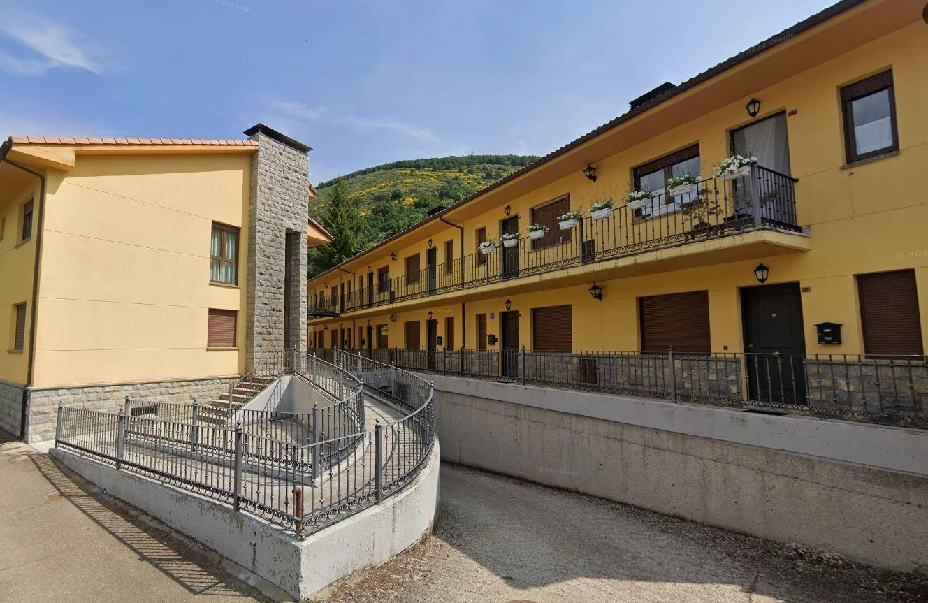 Cinco plazas de garaje en Cofiñal