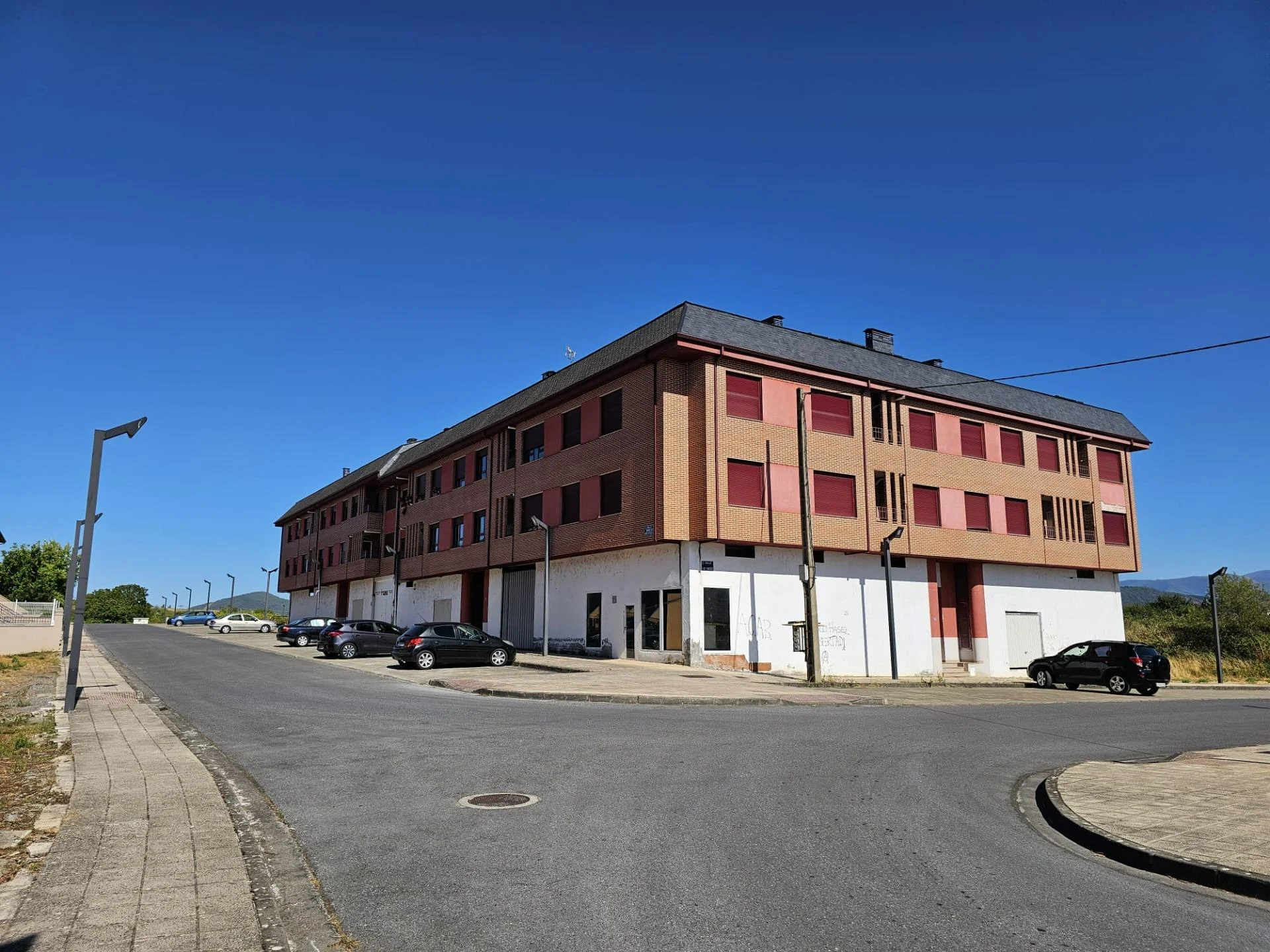 New commercial unit in La Cerca, 63 m²