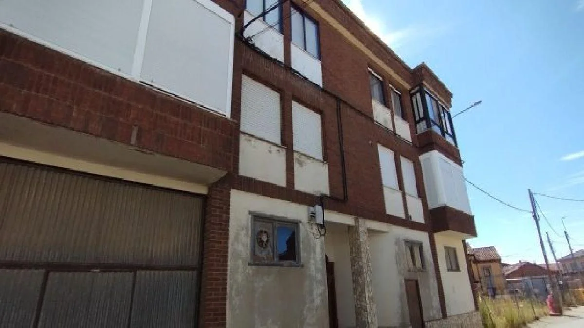 Piso para reformar en Carrizo, cuatro habitaciones